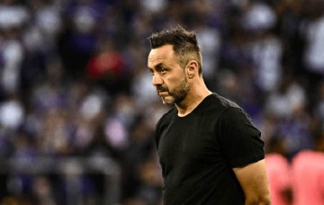 法甲三连败!队报:德泽尔比拒放马赛球员回家,球队训练中心过夜