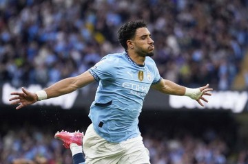 4亿欧元收入!法鹰8年卖前锋成就辉煌,德甲劲旅霸气崛起!