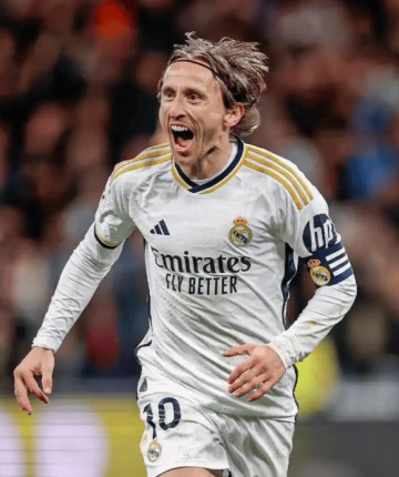 大幅降薪+接受替补!金球先生忠义无双,皇马赞赏,送退役盛典