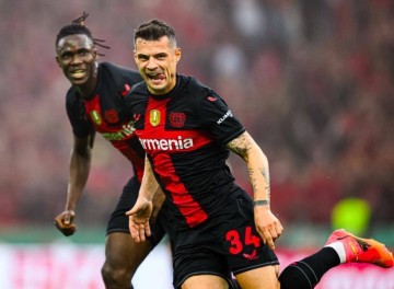 大巴黎迎来本赛季的最后一项“福利”——兰斯意外获得法甲倒数第三名