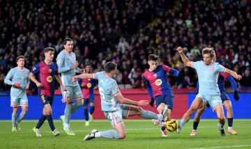 皇马下课威胁加码！安切洛蒂面临巴萨苦战，高层面子问题凸显