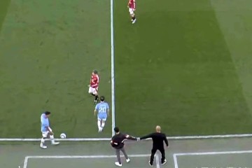 曼联0-0闷平曼城，一数据体现20年最差德比！阿莫林瓜帅握手言和寄望下赛季