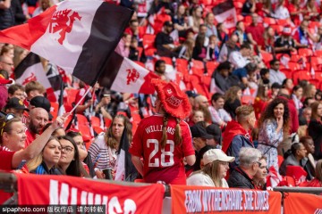 曼联2-0刺杀维拉欧冠梦!红魔末轮“回光返照”,埃梅里饮恨老特拉福德!