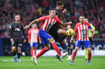 西甲争冠保卫战:马竞主场迎战皇家社会,红蓝对决一触即发