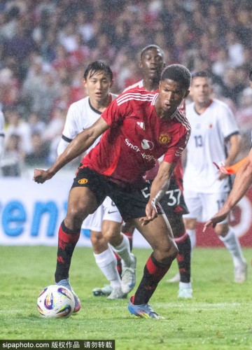 曼联4200万转会奇迹!阿莫林收获意外之财,卡雷拉斯成红魔救星