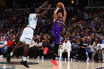 东契奇29+8+9詹姆斯25+6+8 里夫斯31+7+8湖人擒灰熊